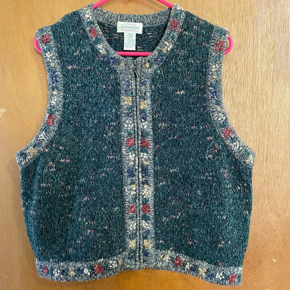 Size Large dark green floral St John’s Bay zip-up knitted sweater vest
